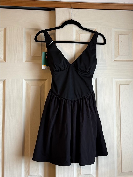 HALARA Dresses & Skirts - HALARA Black Sleeveless Athletic V-Neck Mini Dress